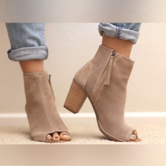 TOMS Majorca Peep Toe Bootie (Stucco Suede Perforated) block heel - Picture 3 of 16